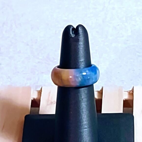 RESIN RAINBOW COLORS PINKY RING SIZE 5 - Picture 1 of 4